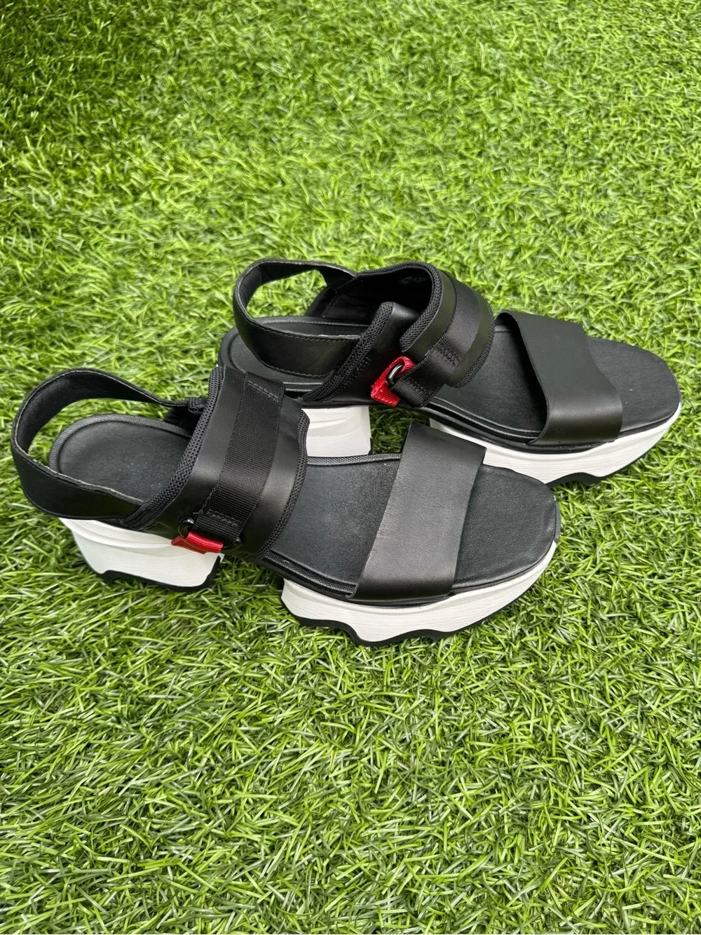 SOREL Kinetic Impact Y-Strap Sandals Womens 10.5 Black White Platform NWOB - Picture 3 of 13